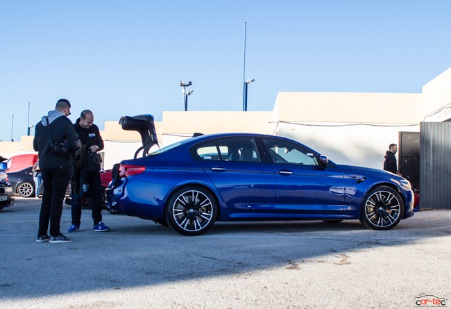 Espectacular M5 en boxes durante el trackday