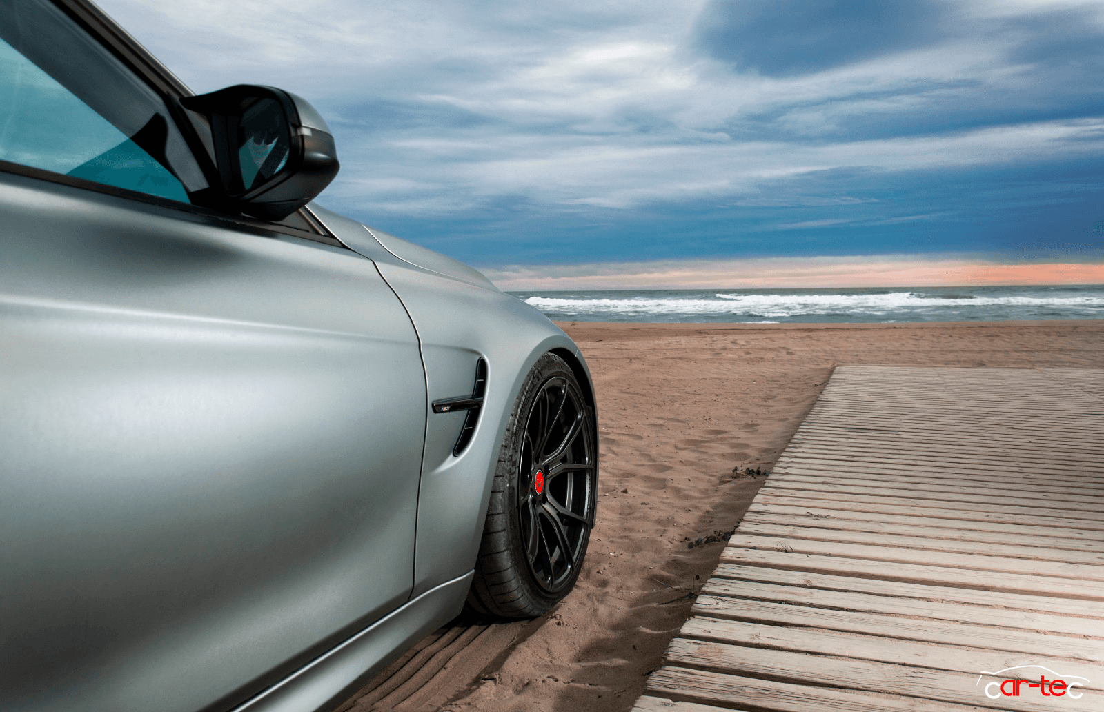 Cuánto calor evita el parasol del coche en verano?